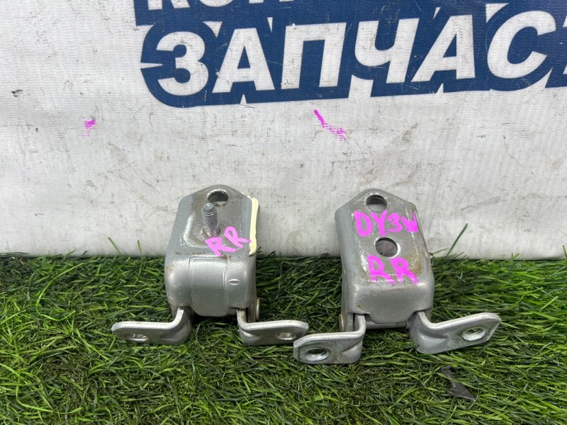 Петля двери Mazda Demio DY3W ZJVE задняя правая (б/у)