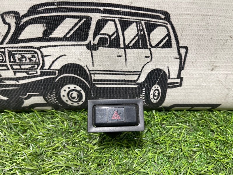 Кнопка аварийной сигнализации Toyota Land Cruiser HDJ81 1HD-FT (б/у)
