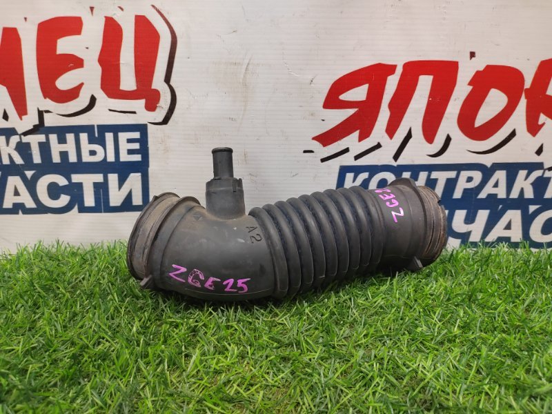 Патрубок воздушного фильтра Toyota Wish ZGE25 2ZR-FAE (б/у)