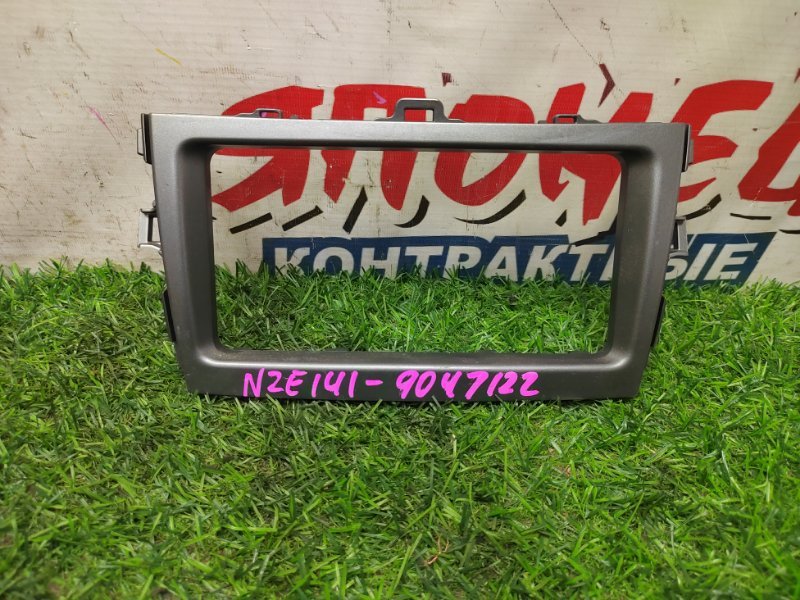 Консоль магнитофона Toyota Corolla  Fielder NZE141 1NZ-FE (б/у)