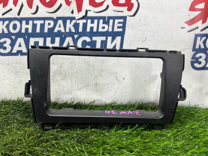 Консоль магнитофона Toyota Prius ZVW30 2ZR-FXE (б/у)