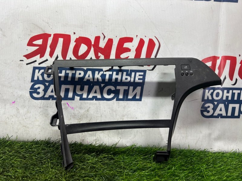 Консоль магнитофона Toyota Prius ZVW30 2ZR-FXE (б/у)