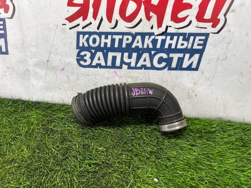 Патрубок воздушного фильтра Suzuki Jimny JB23W K6AT (б/у)