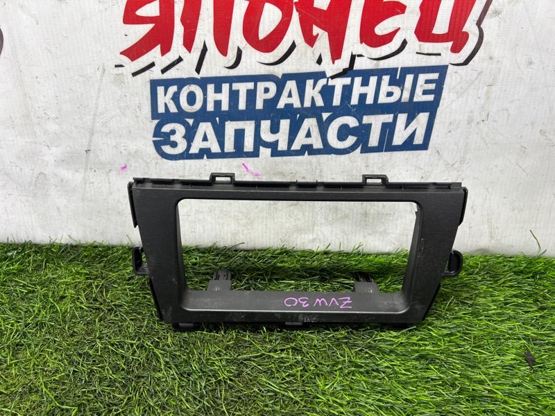 Консоль магнитофона Toyota Prius ZVW30 2ZR-FXE (б/у)