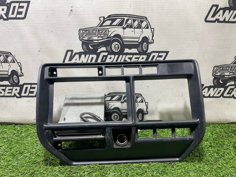 Консоль магнитофона Toyota Land Cruiser FZJ80 1FZ-FE (б/у)