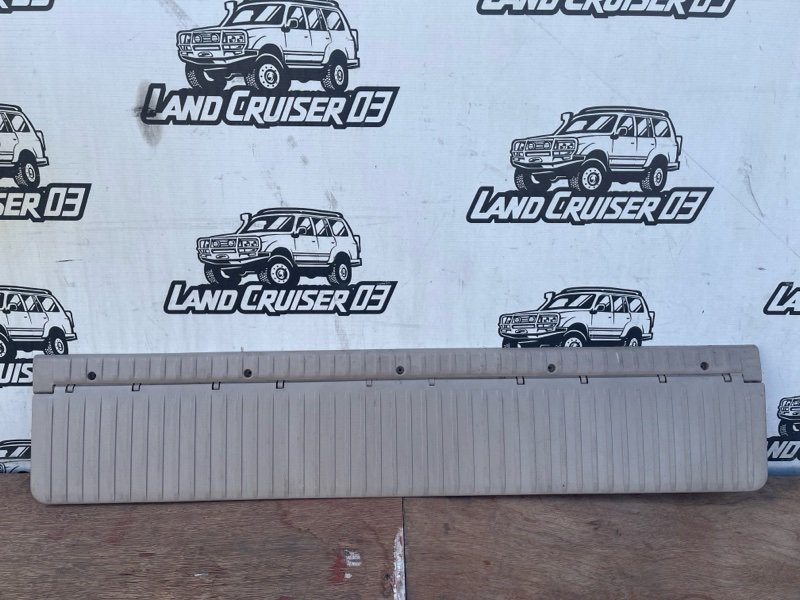 Накладка замка багажника Toyota Land Cruiser UZJ100 2UZ-FE (б/у)