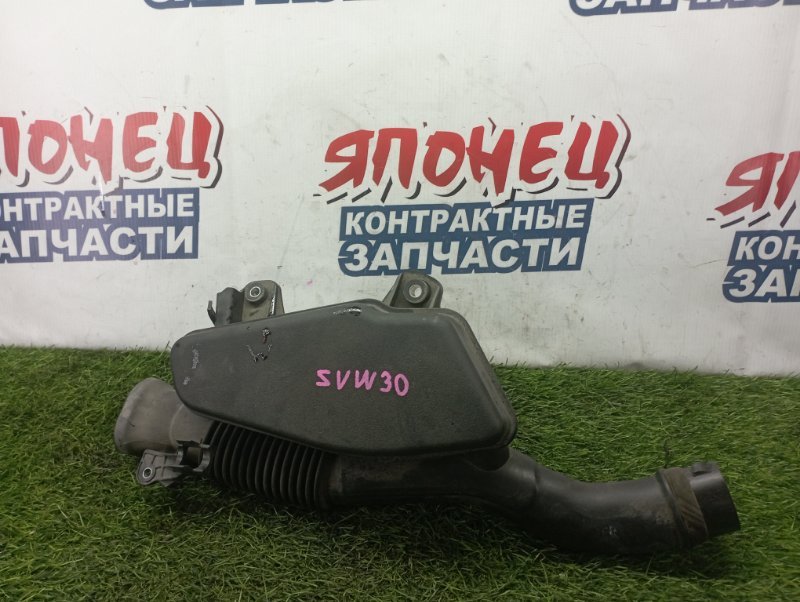 Патрубок воздушного фильтра Toyota Prius ZVW30 2ZR-FXE (б/у)