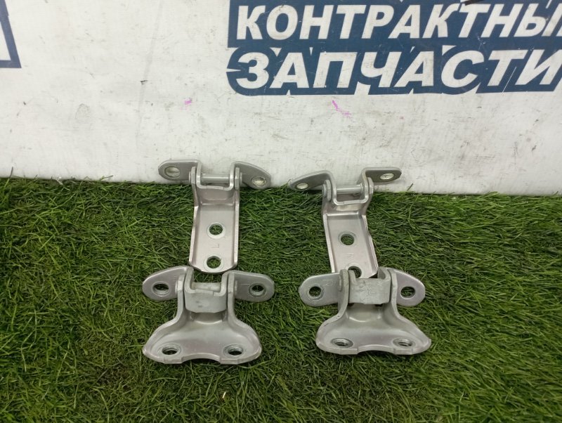 Петля двери Toyota Vitz KSP130 1KR-FE передняя (б/у)