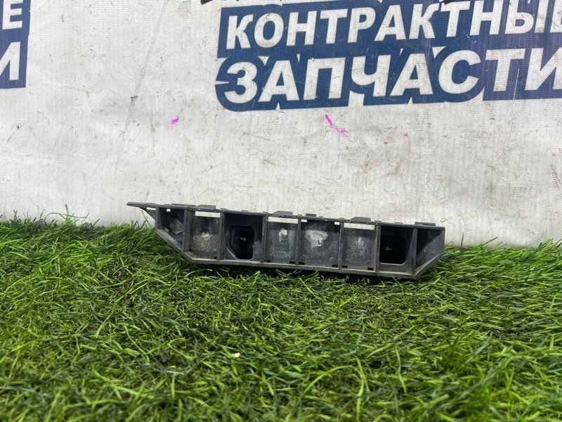 Крепление бампера Honda Stream RN1 D17A переднее правое (б/у)