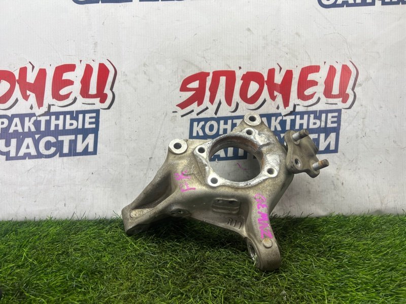 Цапфа Toyota Prius ZVW30 2ZR-FXE передняя правая (б/у)