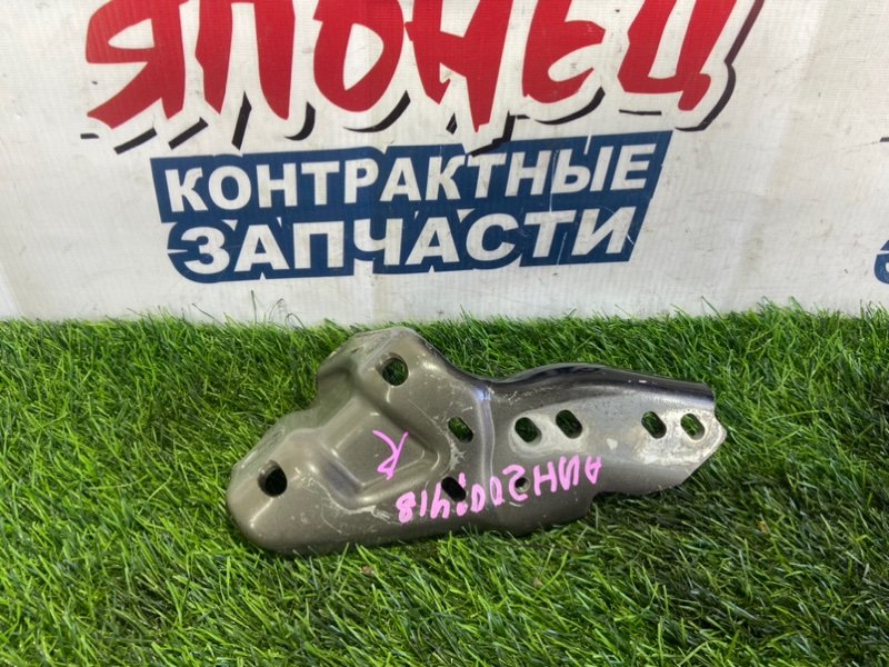 Кронштейн ролика раздвижной двери Toyota Vellfire ANH20 2AZ-FE задний правый (б/у)