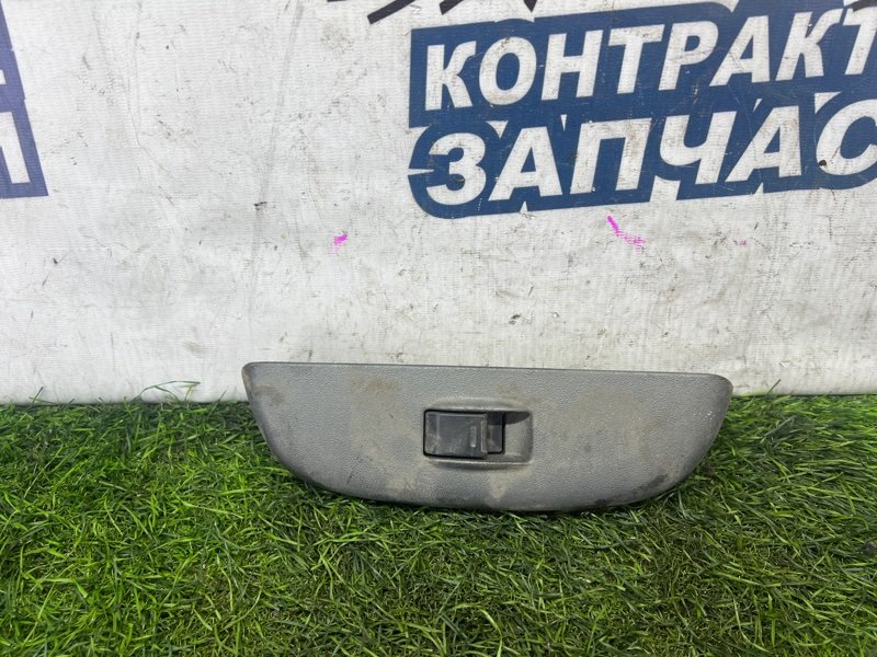 Кнопка стеклоподъемника Toyota Funcargo NCP20 2NZ-FE передняя левая (б/у)