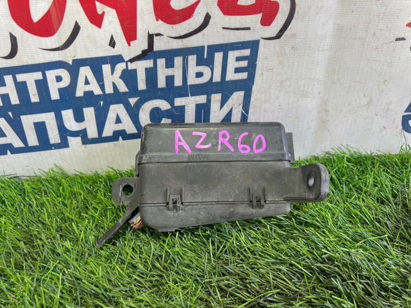 Блок реле Toyota Noah AZR60 2AZ-FE (б/у)