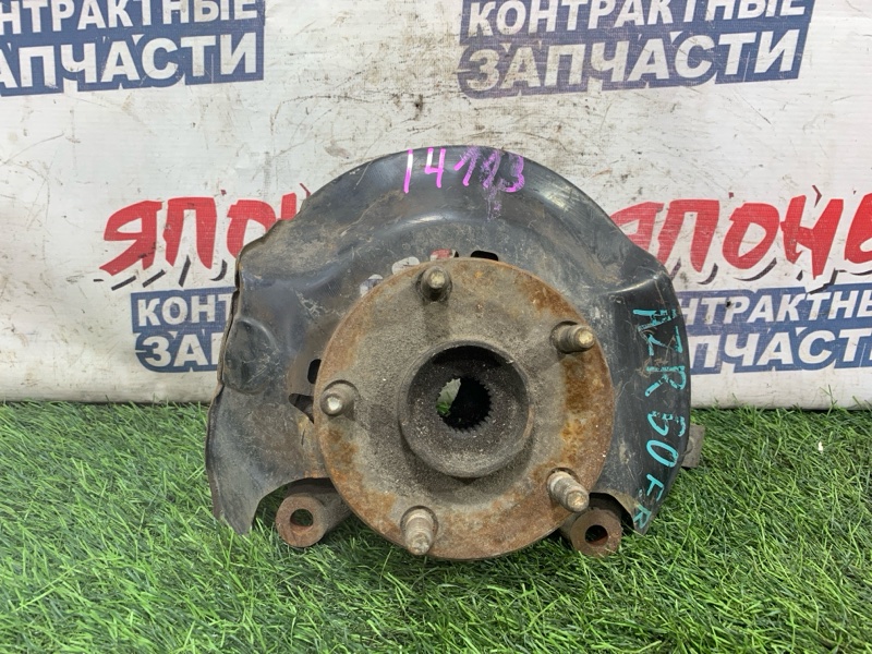Ступица Toyota Voxy AZR60 1AZ-FSE передняя правая (б/у)