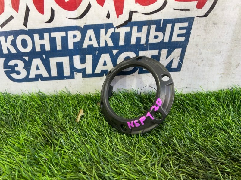 Ободок туманки Toyota Ractis NSP120 1NR-FE передний (б/у)