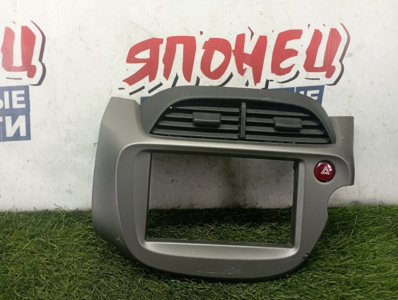 Консоль магнитофона Honda Fit GE6 L13A (б/у)