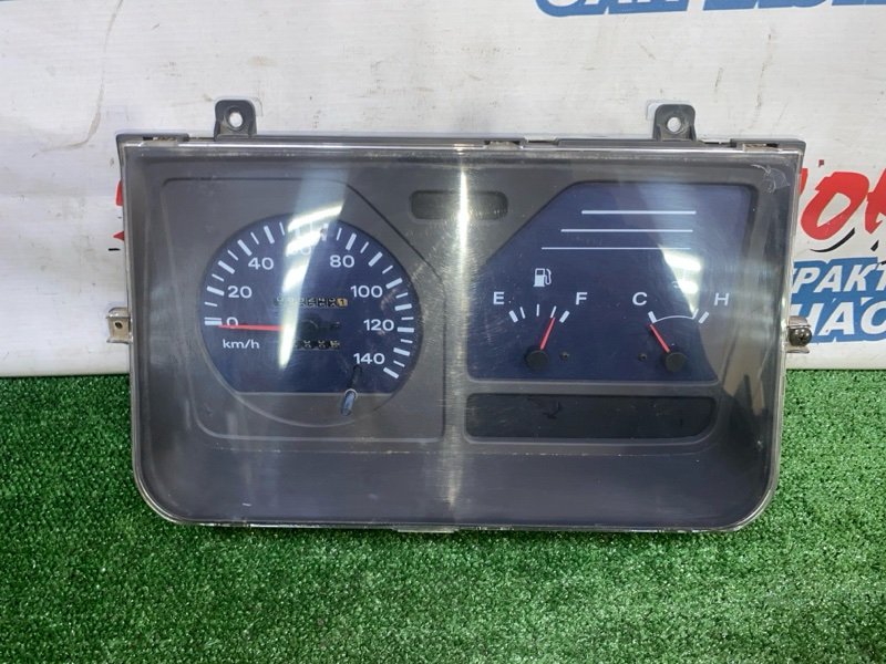 Панель приборов Nissan Atlas H4F23 TD27 (б/у)