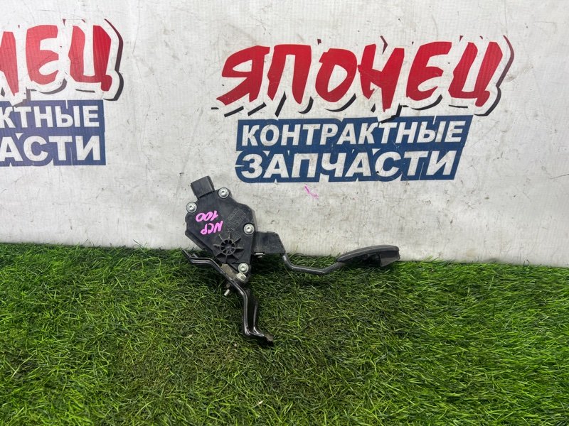 Педаль газа Toyota Ractis NCP100 1NZ-FE (б/у)