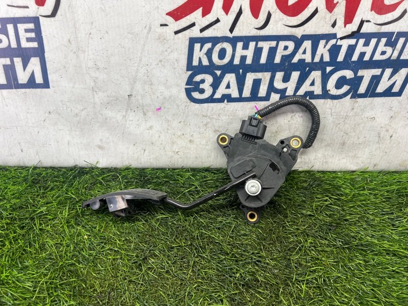 Педаль газа Nissan X-Trail NT31 MR20DE (б/у)