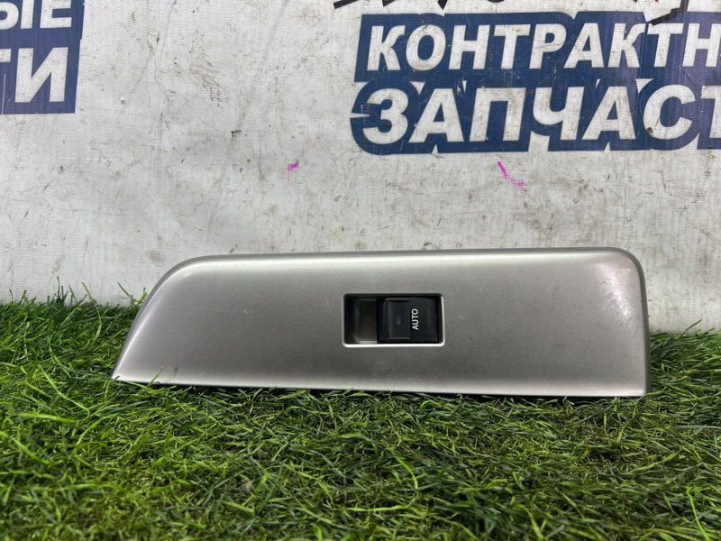 Кнопка стеклоподъемника Toyota Voxy ZRR75 3ZR-FAE передняя левая (б/у)