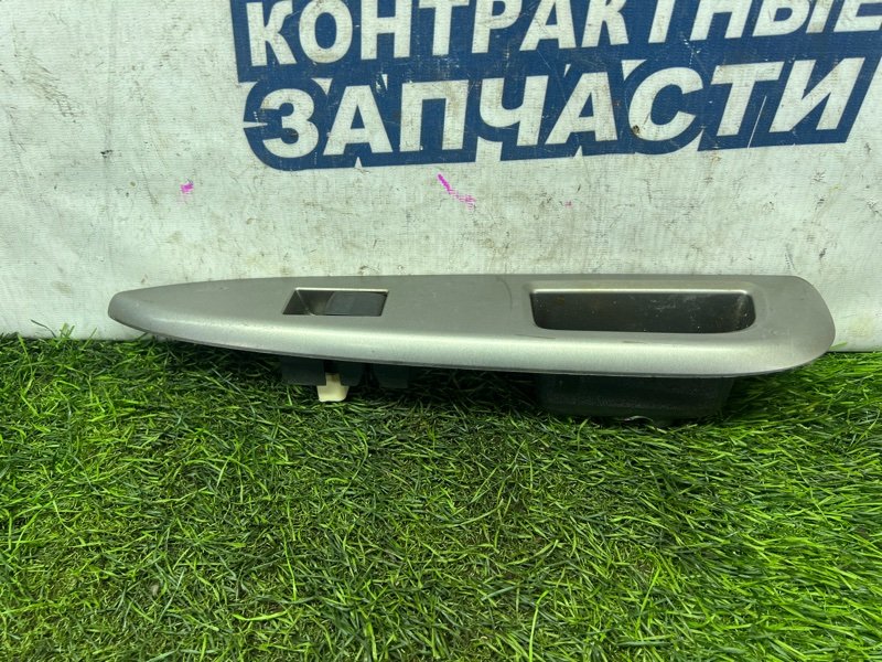 Кнопка стеклоподъемника Toyota Ractis NCP100 1NZ-FE задняя правая (б/у)
