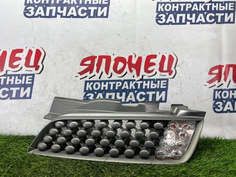 Решетка радиатора Nissan March AK12 CR12DE левая (б/у)