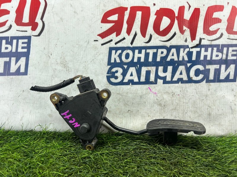 Педаль газа Nissan Tiida NC11 HR15DE (б/у)
