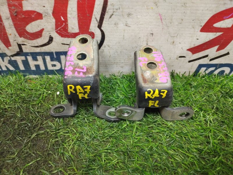 Петля двери Honda Odyssey RA7 F23A передняя левая (б/у)