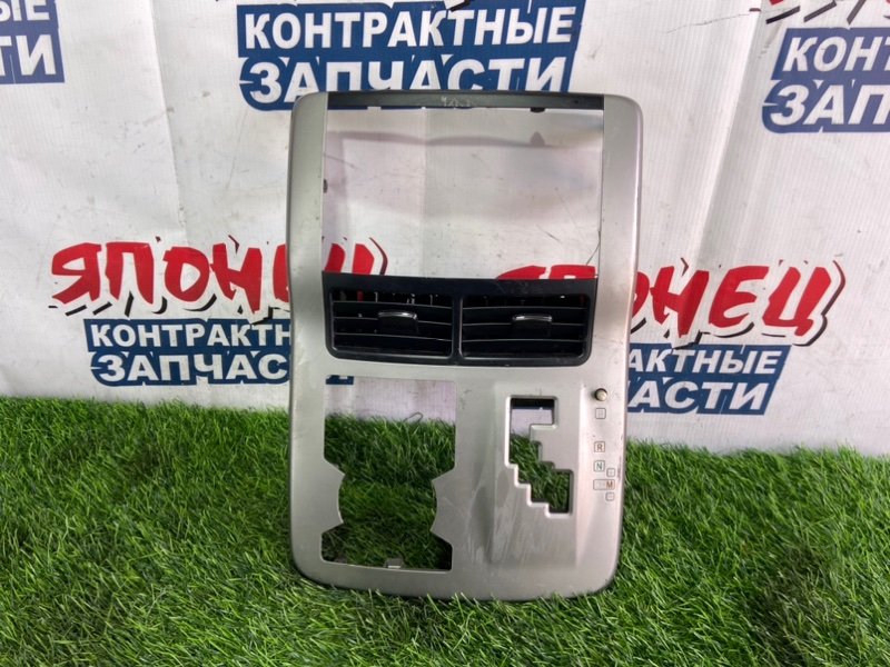Консоль магнитофона Toyota Noah ZRR75 3ZR-FAE (б/у)