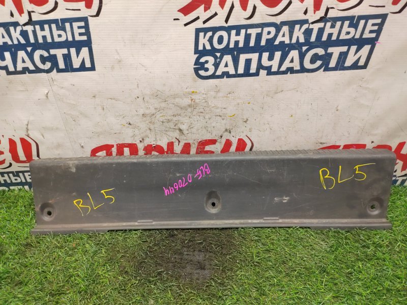 Накладка замка багажника Subaru Legacy BL5 EJ20 (б/у)