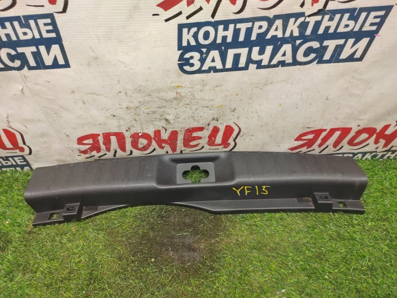 Накладка замка багажника Nissan Juke YF15 HR15DE (б/у)
