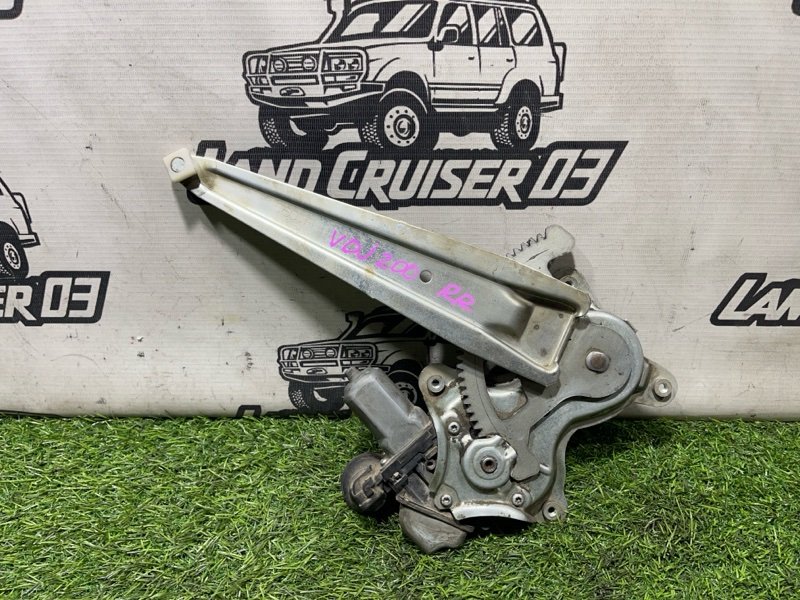 Стеклоподъемник Toyota Land Cruiser VDJ200 1VD-FTV задний правый (б/у)