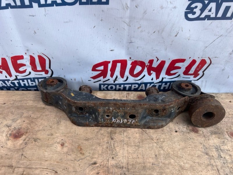 Крепление редуктора Toyota Corolla Fielder NZE144 1NZ-FE заднее (б/у)