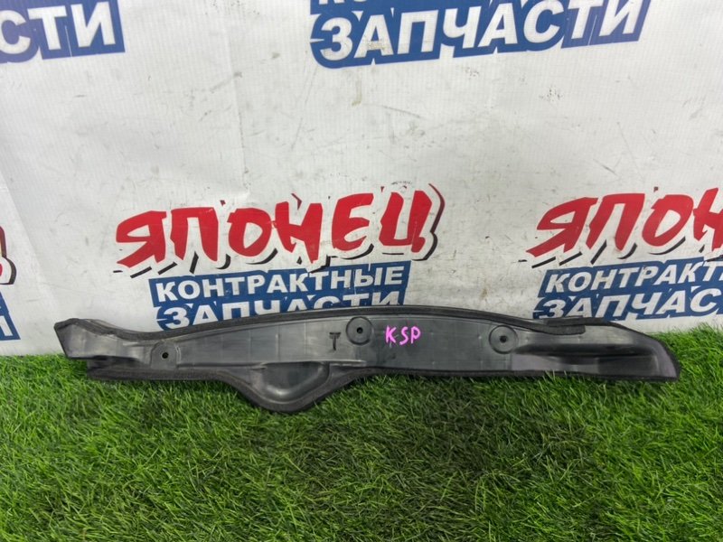 Пыльник крыла Toyota Vitz KSP130 1KR-FE передний левый (б/у)