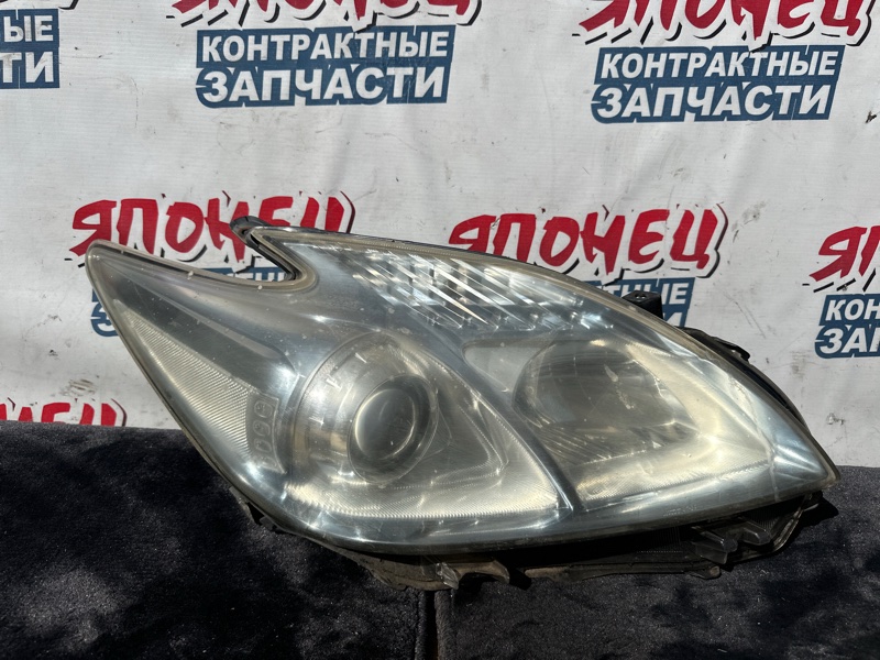 Фара Toyota Prius ZVW30 2ZR-FXE правая (б/у)