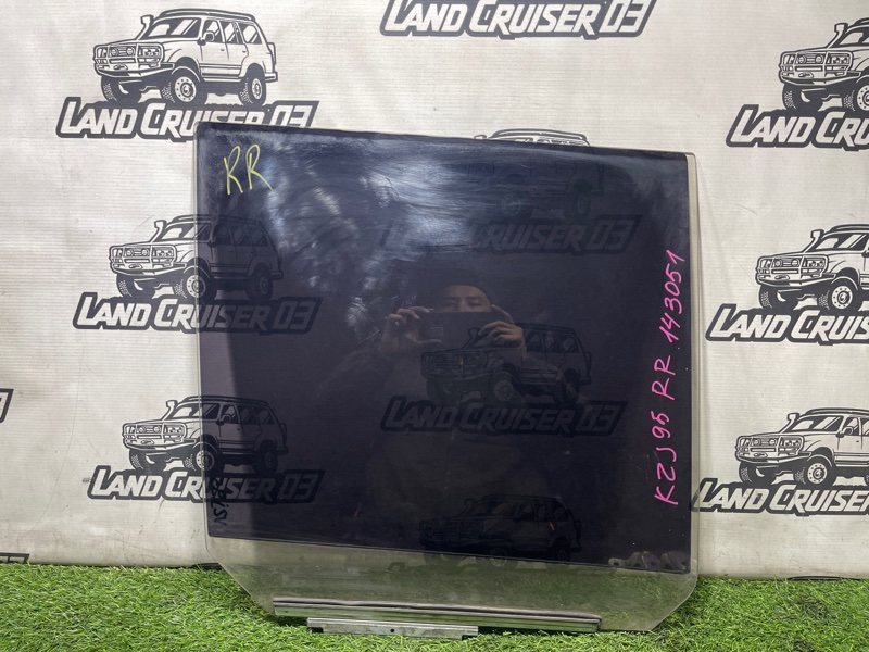 Стекло двери Toyota Land Cruiser Prado KZJ95 1KZ-TE заднее правое (б/у)