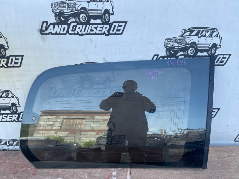 Стекло собачника TOYOTA LAND CRUISER UZJ100 2UZ-FE заднее правое (б/у)