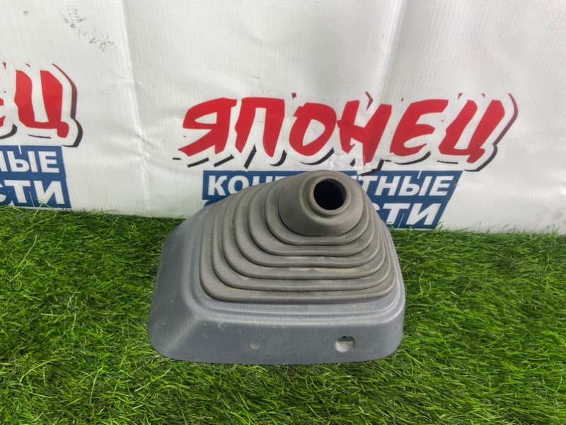 КОЖУХ РУЧКИ ПЕРЕКЛЮЧЕНИЯ КПП TOYOTA LITE ACE CR52 3C-E (б/у)