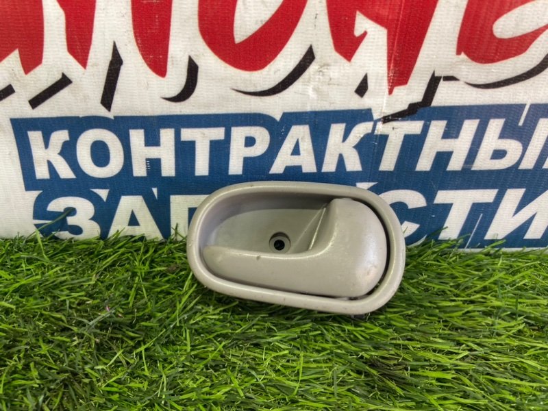 Ручка двери внутренняя MAZDA DEMIO DW3W B3 задняя правая (б/у)