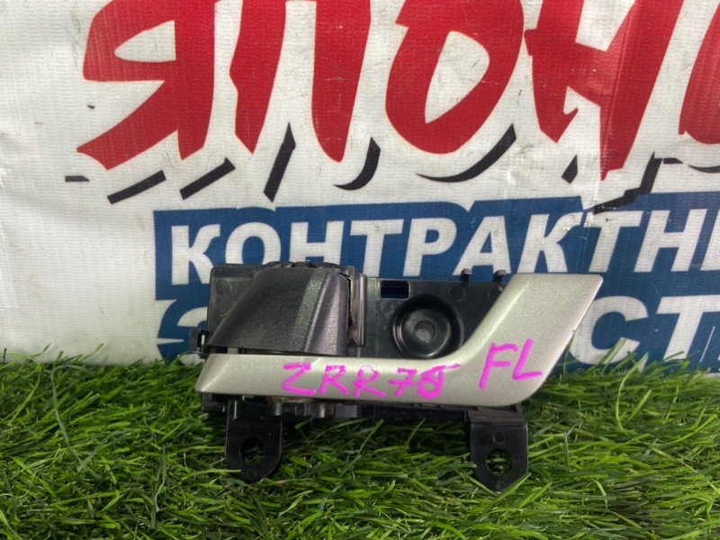 Ручка двери внутренняя TOYOTA NOAH ZRR75 3ZR-FAE передняя левая (б/у)