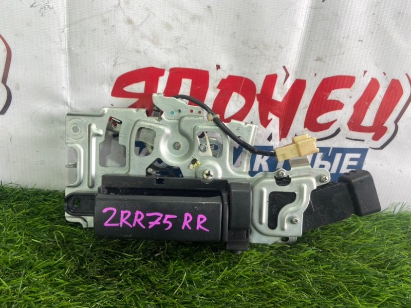 Замок двери TOYOTA NOAH ZRR75 3ZR-FAE задний правый (б/у)