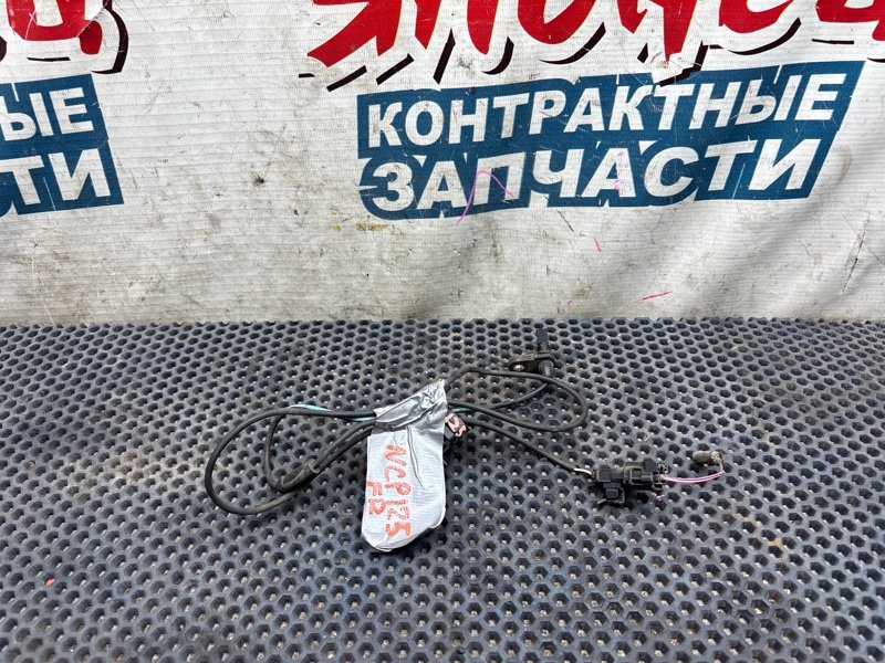 Датчик abs Toyota Ractis NCP125 1NZ-FE передний правый (б/у)