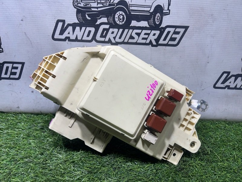 Блок предохранителей салона TOYOTA LAND CRUISER UZJ100 2UZ-FE (б/у)
