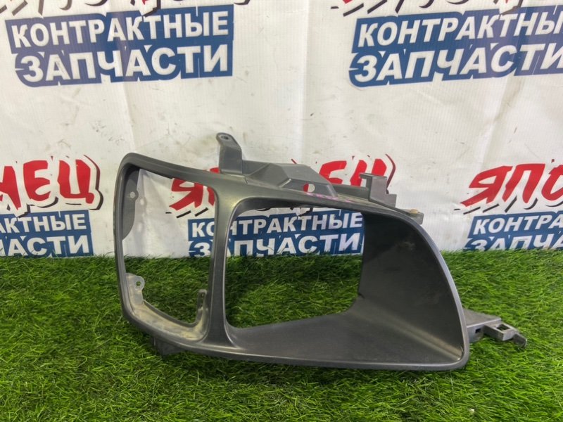 Ободок фары TOYOTA LITE ACE CR52 3C-E передний правый (б/у)