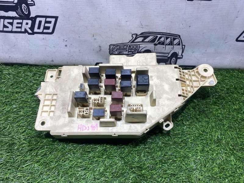 Блок предохранителей салона TOYOTA LAND CRUISER HDJ101 1HD-FTE (б/у)