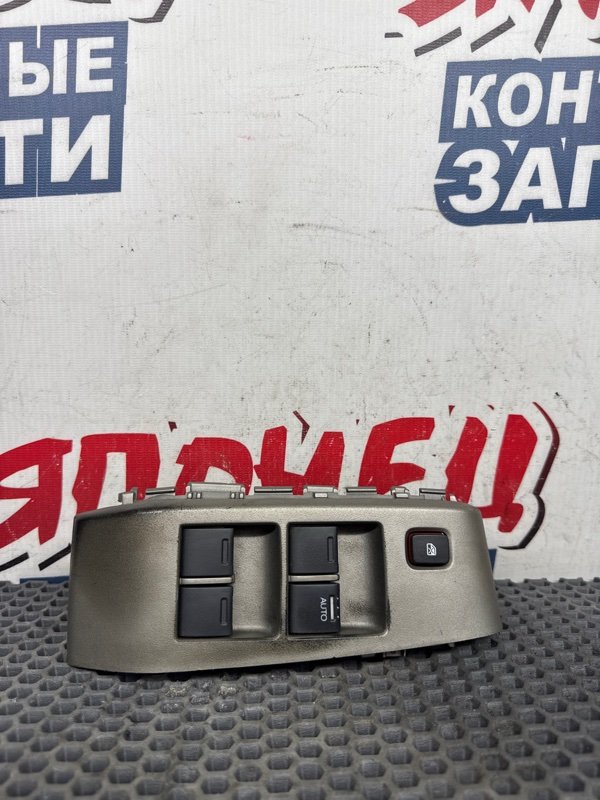 Блок управления стеклоподъёмниками Honda Fit GP1 LDA 2010 передний правый (б/у)
