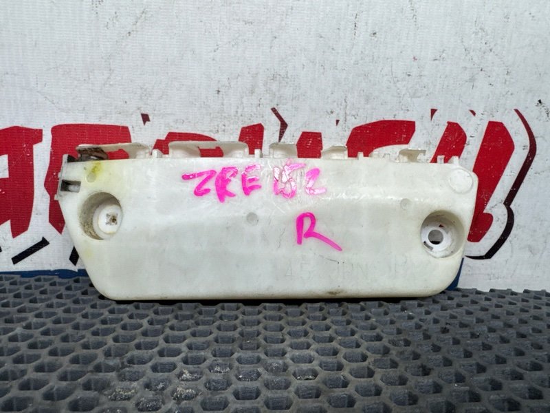 Крепление бампера Toyota Corolla Rumion ZRE152 2ZR-FE 2010 переднее правое (б/у)