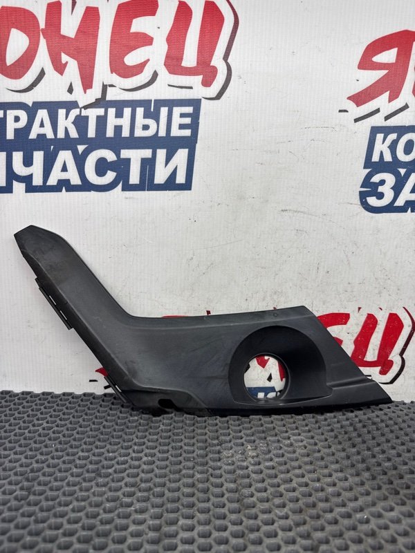 Уголок решетки под дворники Honda Freed GB3 L15A 2010 правый (б/у)