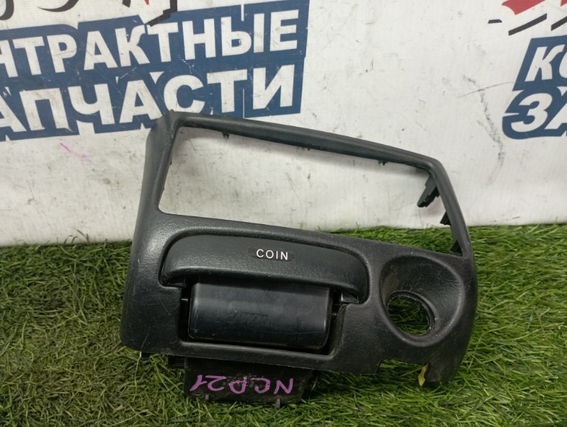 Консоль магнитофона TOYOTA FUNCARGO NCP21 1NZ-FE (б/у)