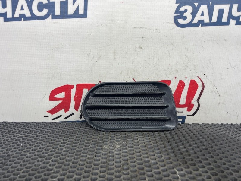 Заглушка бампера Toyota Wish ZNE10 1ZZ-FE 2003 правая (б/у)